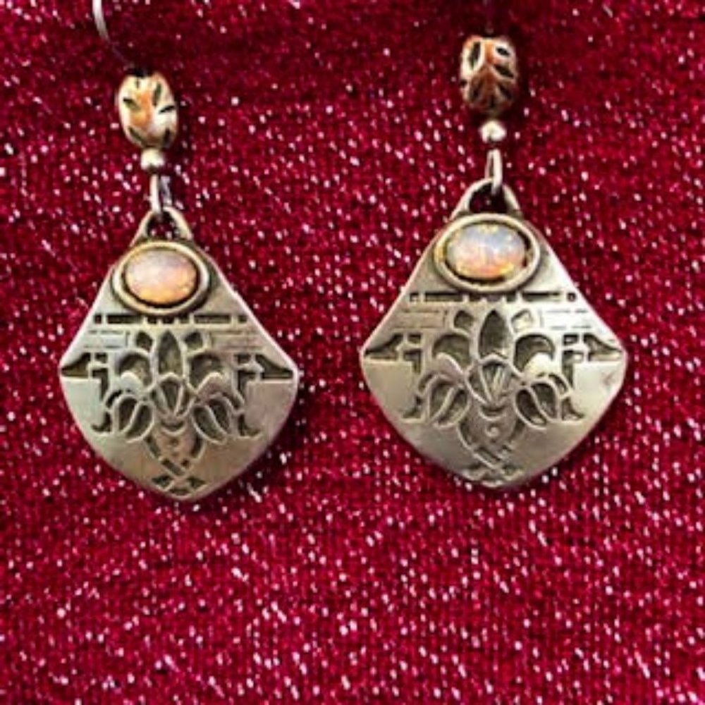 Kraft Silver earrings Overlay design w Oval Opal